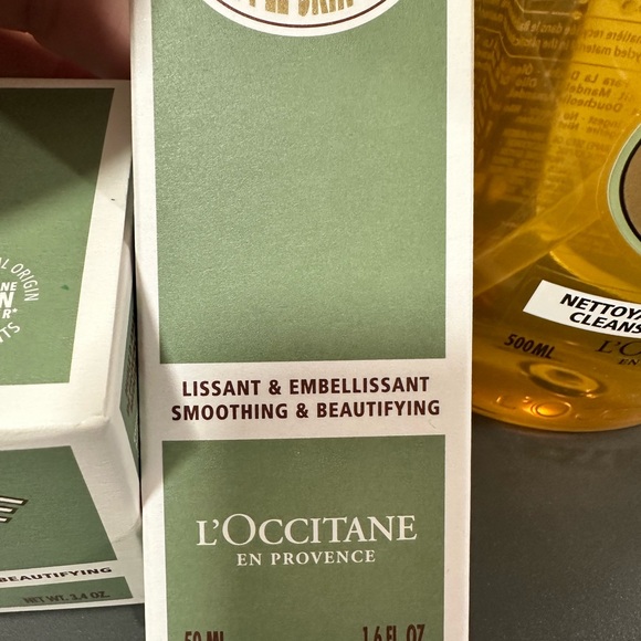 L'OCCITANE Almond Shower Oil Collection - - Picture 3 of 8